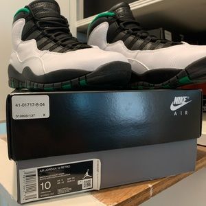 Jordan Retro 10 Seattle. Size 10
